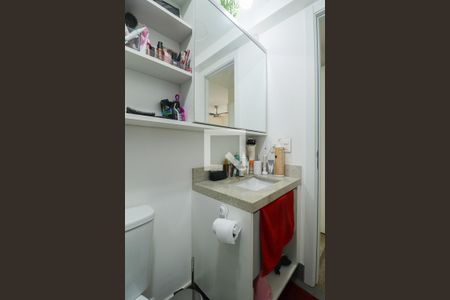 Banheiro da Suíte de apartamento à venda com 2 quartos, 56m² em São Sebastião, Porto Alegre