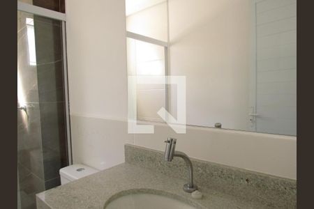 Banheiro de kitnet/studio para alugar com 1 quarto, 29m² em Santa Maria, Osasco