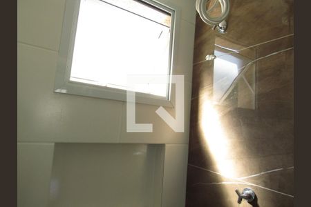 Banheiro de kitnet/studio para alugar com 1 quarto, 29m² em Santa Maria, Osasco