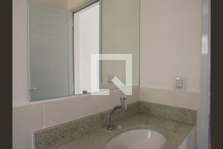 Banheiro de kitnet/studio para alugar com 1 quarto, 29m² em Santa Maria, Osasco