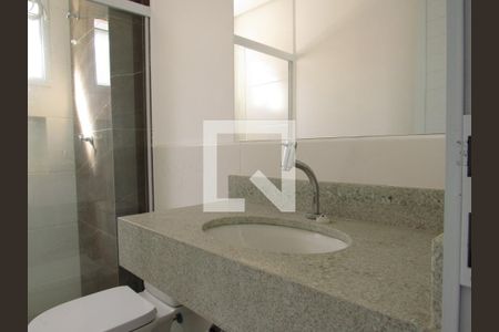 Banheiro de kitnet/studio para alugar com 1 quarto, 29m² em Santa Maria, Osasco