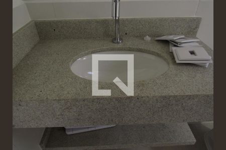 Banheiro de kitnet/studio para alugar com 1 quarto, 29m² em Santa Maria, Osasco