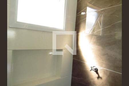 Banheiro de kitnet/studio para alugar com 1 quarto, 29m² em Santa Maria, Osasco