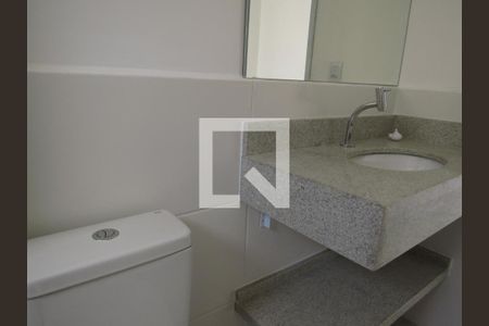 Banheiro de kitnet/studio para alugar com 1 quarto, 29m² em Santa Maria, Osasco