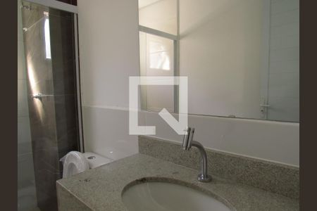 Banheiro Social de kitnet/studio para alugar com 1 quarto, 29m² em Santa Maria, Osasco