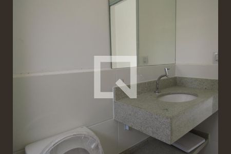 Banheiro Social de kitnet/studio para alugar com 1 quarto, 29m² em Santa Maria, Osasco