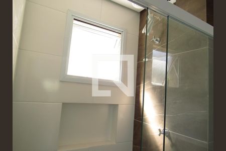 Banheiro Social de kitnet/studio para alugar com 1 quarto, 29m² em Santa Maria, Osasco