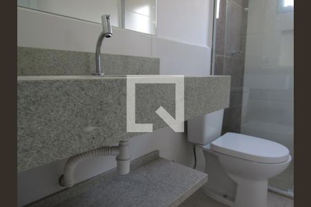 Banheiro de kitnet/studio para alugar com 1 quarto, 29m² em Santa Maria, Osasco