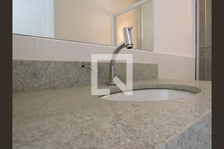 Banheiro de kitnet/studio para alugar com 1 quarto, 34m² em Santa Maria, Osasco