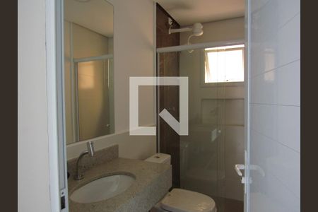 Banheiro de kitnet/studio para alugar com 1 quarto, 34m² em Santa Maria, Osasco