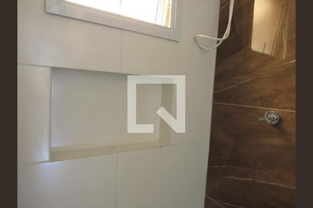 Banheiro de kitnet/studio para alugar com 1 quarto, 34m² em Santa Maria, Osasco