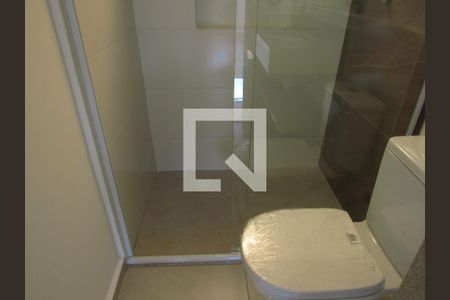 Banheiro de kitnet/studio para alugar com 1 quarto, 34m² em Santa Maria, Osasco