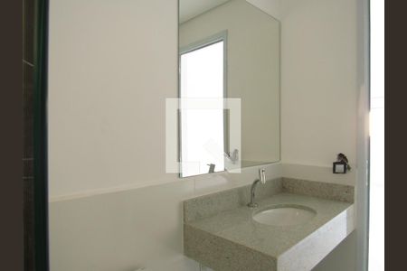 Banheiro de kitnet/studio para alugar com 1 quarto, 34m² em Santa Maria, Osasco