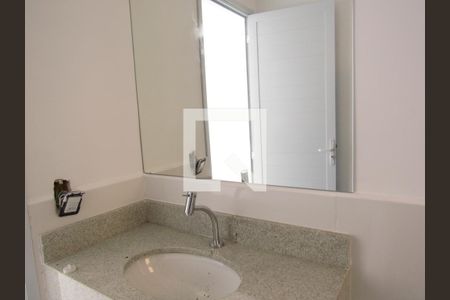 Banheiro Social de kitnet/studio para alugar com 1 quarto, 34m² em Santa Maria, Osasco