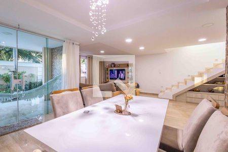 Sala de casa de condomínio à venda com 4 quartos, 270m² em Recreio dos Bandeirantes, Rio de Janeiro