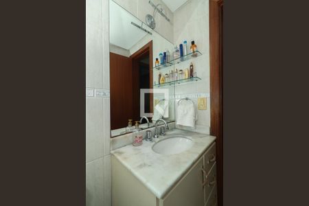 Banheiro de apartamento à venda com 2 quartos, 72m² em Bela Vista, Porto Alegre
