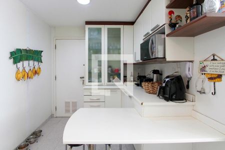 Cozinha de apartamento à venda com 4 quartos, 296m² em Barra da Tijuca, Rio de Janeiro