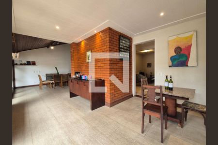 Sala de casa à venda com 4 quartos, 453m² em Barra da Tijuca, Rio de Janeiro