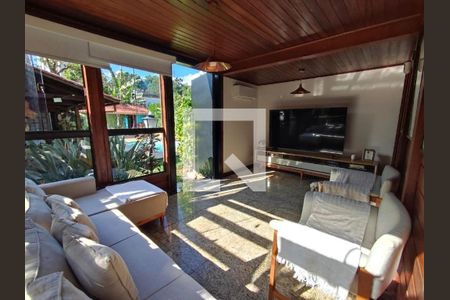 Casa à venda com 4 quartos, 319m² em Pendotiba, Niterói