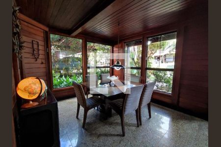 Casa à venda com 4 quartos, 319m² em Pendotiba, Niterói