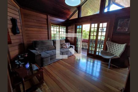 Casa à venda com 4 quartos, 319m² em Pendotiba, Niterói