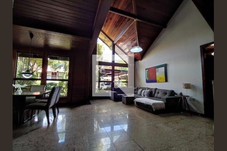 Casa à venda com 4 quartos, 319m² em Pendotiba, Niterói