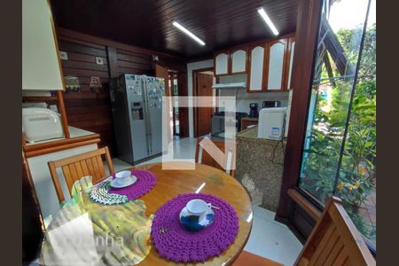 Casa à venda com 4 quartos, 319m² em Pendotiba, Niterói