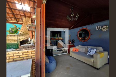 Casa à venda com 4 quartos, 319m² em Pendotiba, Niterói