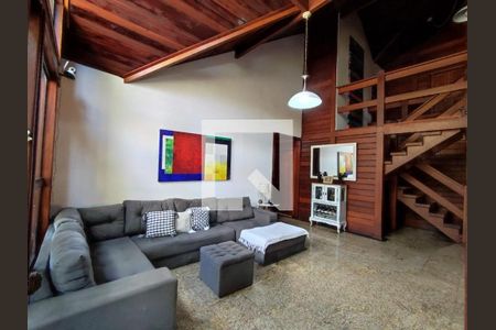 Casa à venda com 4 quartos, 319m² em Pendotiba, Niterói