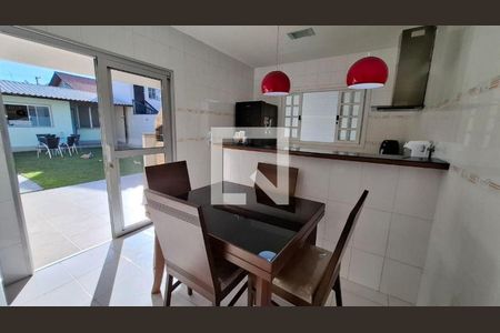 Casa à venda com 2 quartos, 200m² em Piratininga, Niterói