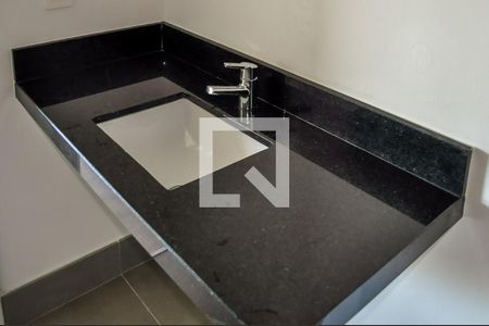Banheiro de kitnet/studio para alugar com 1 quarto, 35m² em Teresópolis, Porto Alegre
