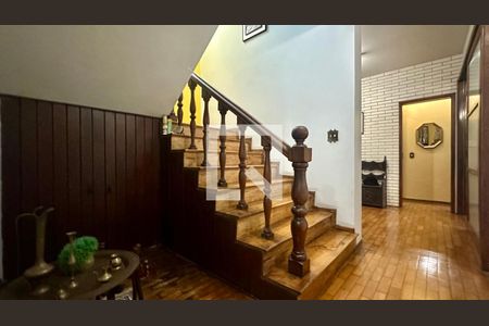 Escadas de casa à venda com 4 quartos, 321m² em Serra, Belo Horizonte