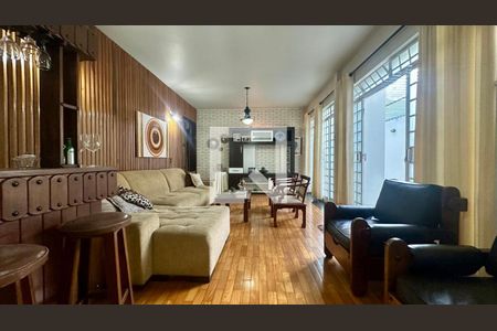 Sala de casa à venda com 4 quartos, 321m² em Serra, Belo Horizonte