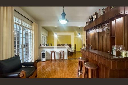 Sala de casa à venda com 4 quartos, 321m² em Serra, Belo Horizonte