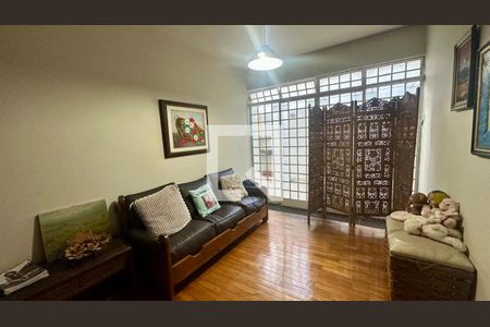 Quarto de casa à venda com 4 quartos, 321m² em Serra, Belo Horizonte
