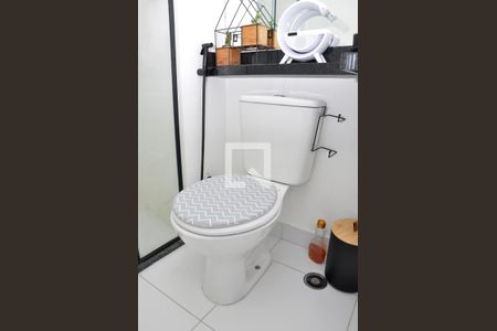 Banheiro Social de apartamento à venda com 2 quartos, 34m² em Piqueri, São Paulo
