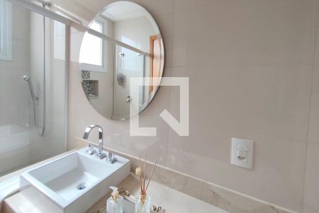 Banheiro Suíte 2 de casa de condomínio à venda com 4 quartos, 384m² em Swiss Park, Campinas