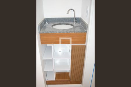 Banheiro de kitnet/studio para alugar com 1 quarto, 30m² em Vila Carrão, São Paulo