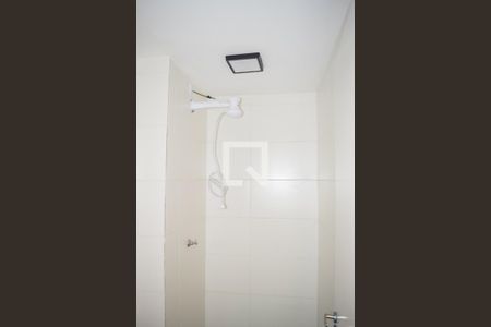 Banheiro de kitnet/studio para alugar com 1 quarto, 30m² em Vila Carrão, São Paulo