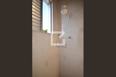 Banheiro de serviço de apartamento para alugar com 3 quartos, 130m² em Marechal Hermes, Rio de Janeiro