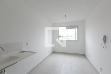 Sala/Cozinha de apartamento para alugar com 2 quartos, 32m² em Vila Carmosina, São Paulo