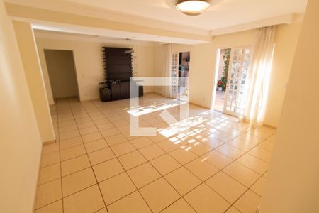 Sala de casa de condomínio à venda com 4 quartos, 275m² em Parque Imperador, Campinas