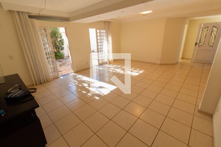 Sala de casa de condomínio à venda com 4 quartos, 275m² em Parque Imperador, Campinas