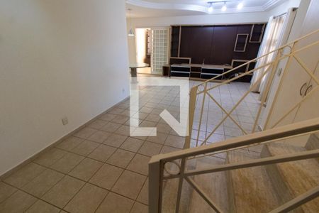 Sala de TV de casa de condomínio à venda com 4 quartos, 275m² em Parque Imperador, Campinas