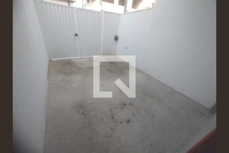 Garagem de casa para alugar com 2 quartos, 80m² em Raul Veiga, São Gonçalo