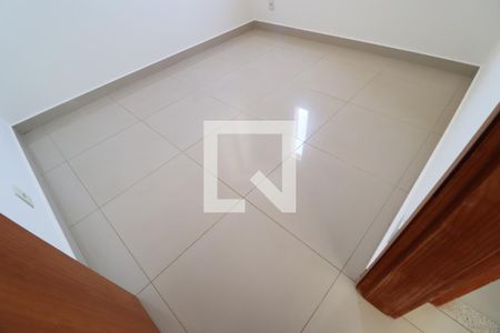 Quarto 1 de apartamento para alugar com 2 quartos, 53m² em Jardim Inconfidência, Uberlândia