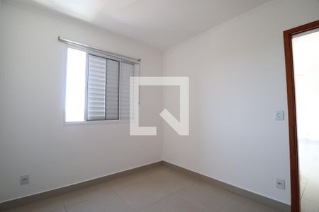 Quarto 1 de apartamento para alugar com 2 quartos, 53m² em Jardim Inconfidência, Uberlândia