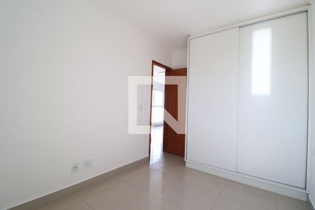 Quarto 2 de apartamento para alugar com 2 quartos, 53m² em Jardim Inconfidência, Uberlândia