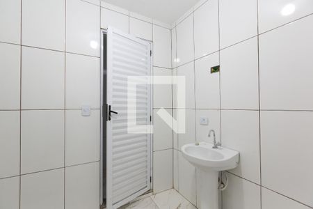 Banheiro de casa para alugar com 2 quartos, 90m² em Vila Campanela, São Paulo