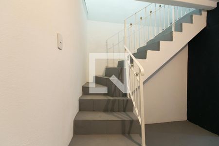 Escada de casa para alugar com 2 quartos, 90m² em Vila Campanela, São Paulo